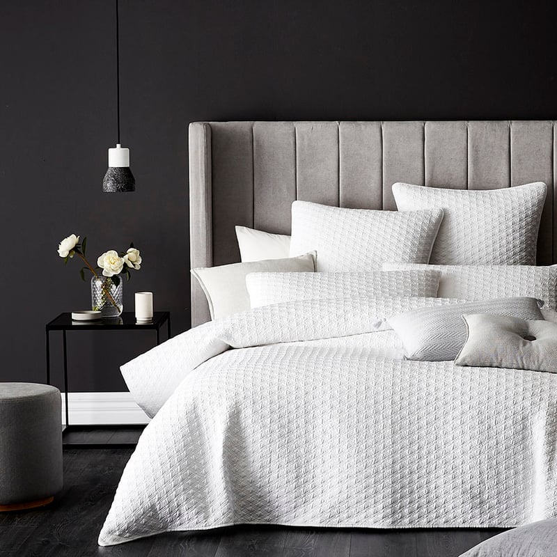 Prague Quilt Cover White