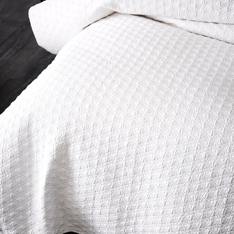 Prague Quilt Cover White