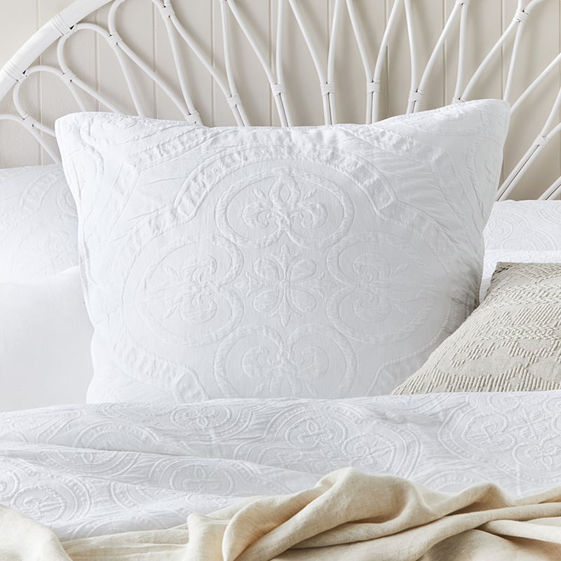 Amira Mattelesse White Quilt Cover