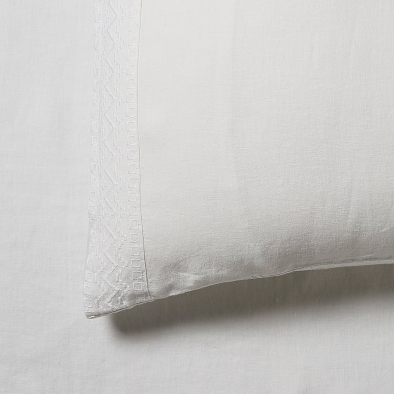 Lindy Klim Munduk Relaxed Linen Sheet Set White