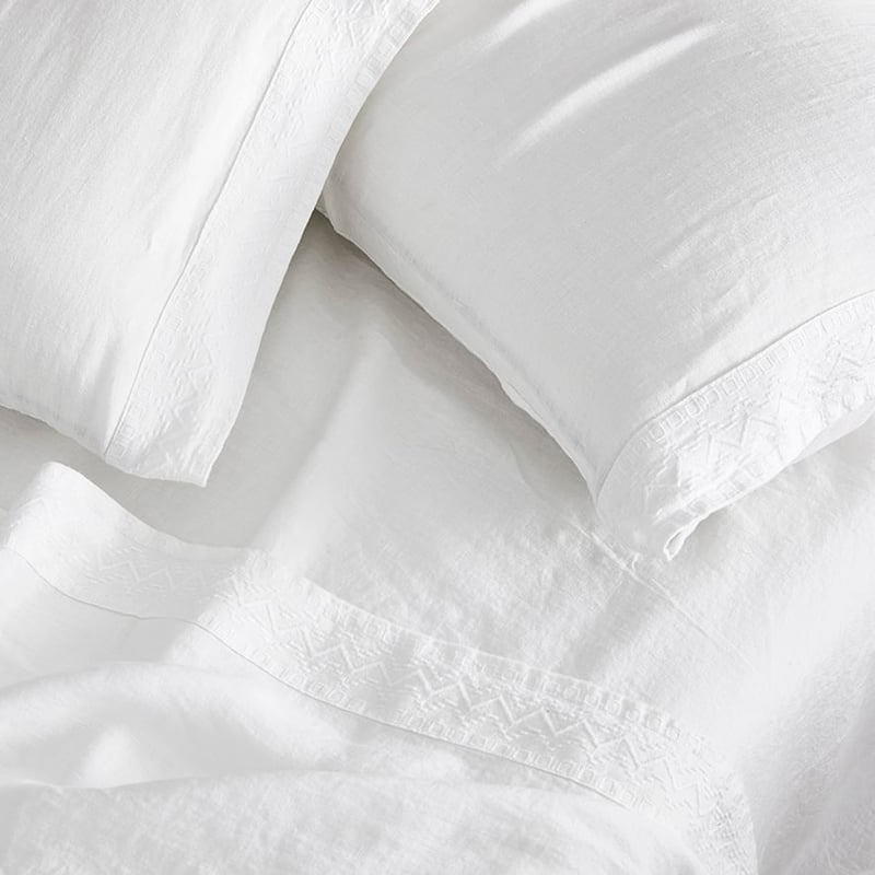Lindy Klim Munduk Relaxed Linen Sheet Set White