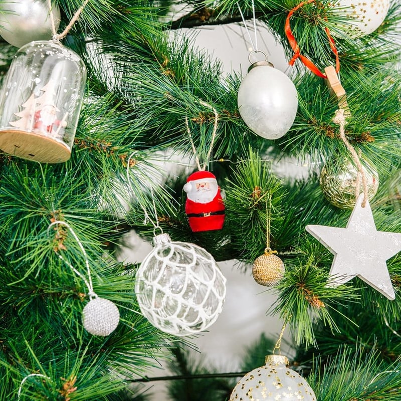 Baroque White Bauble