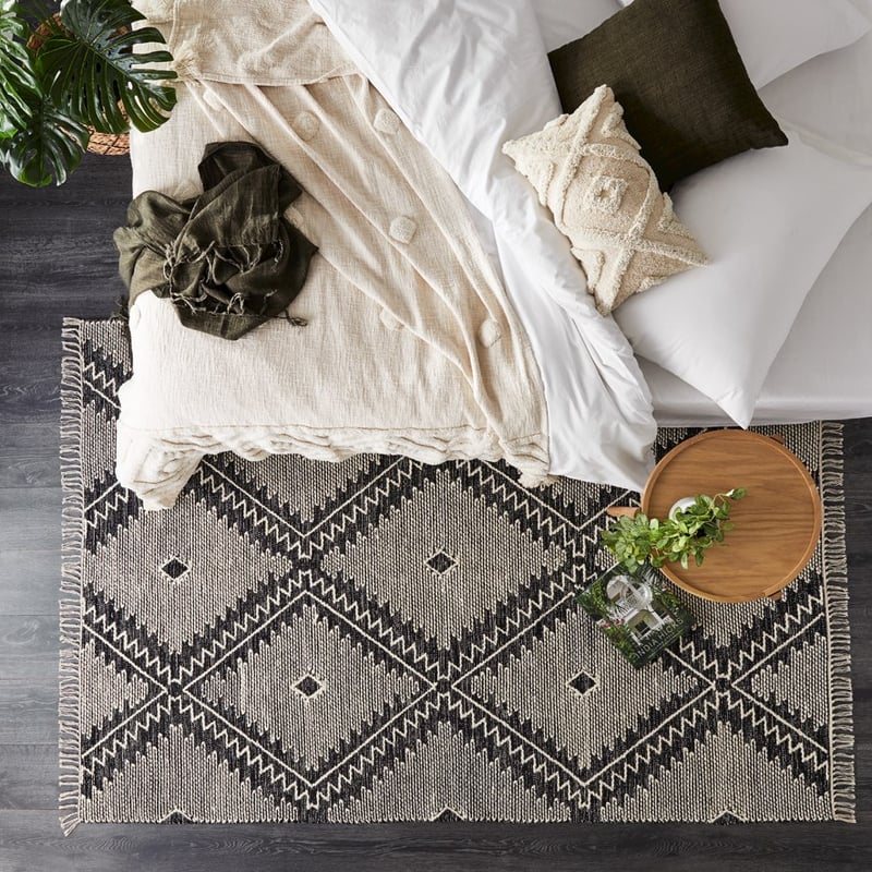 Tierra Black Large Rug 