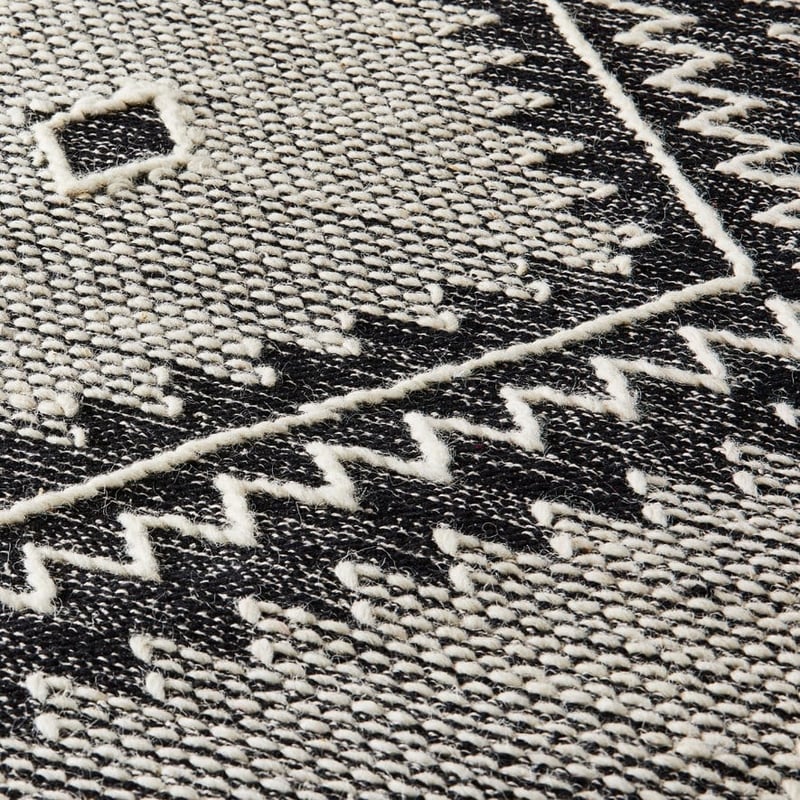 Tierra Black Large Rug 