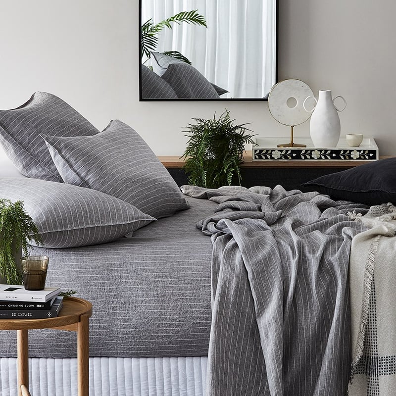 Gold Rim Marble White & Gold Statue Hole