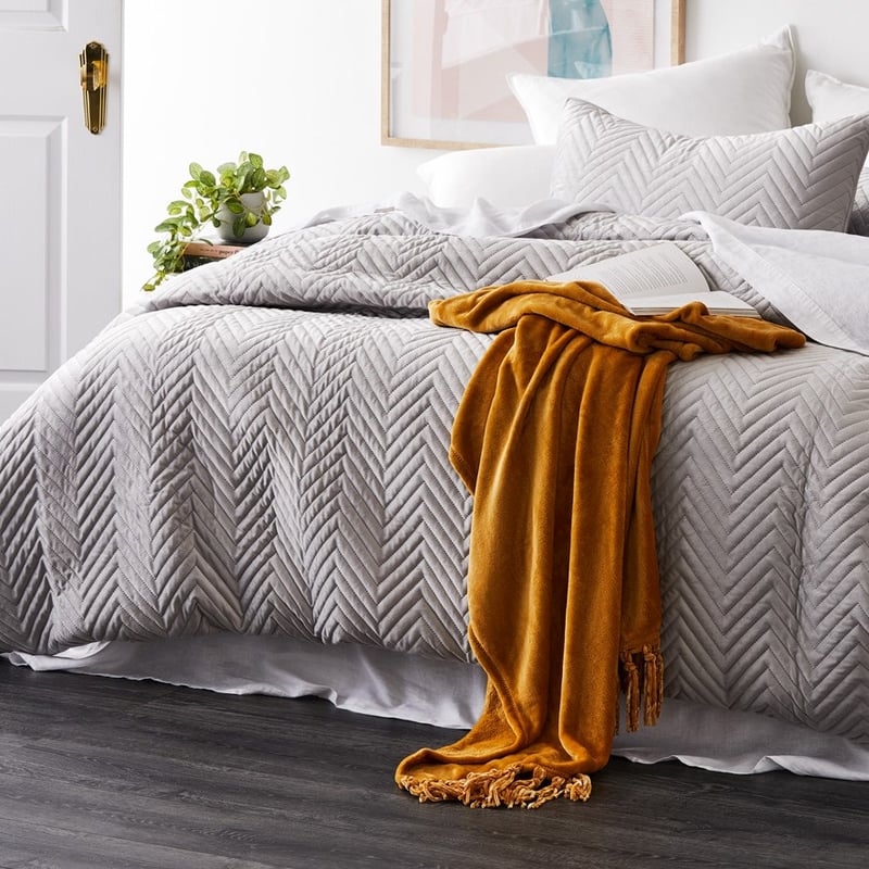 OLT Aspen Fleece Tassel Throw W20 130x170cm Mustard 