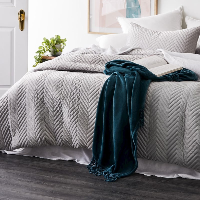 OLT Aspen Fleece Tassel Throw W20 130x170cm Teal 