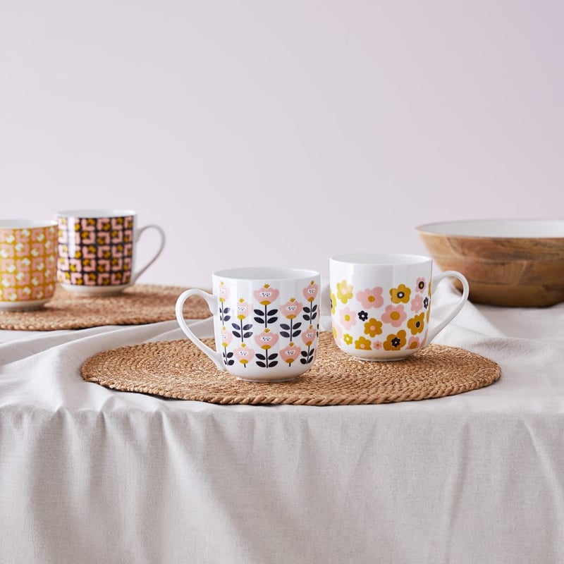 Standing Flowers Retro Mug