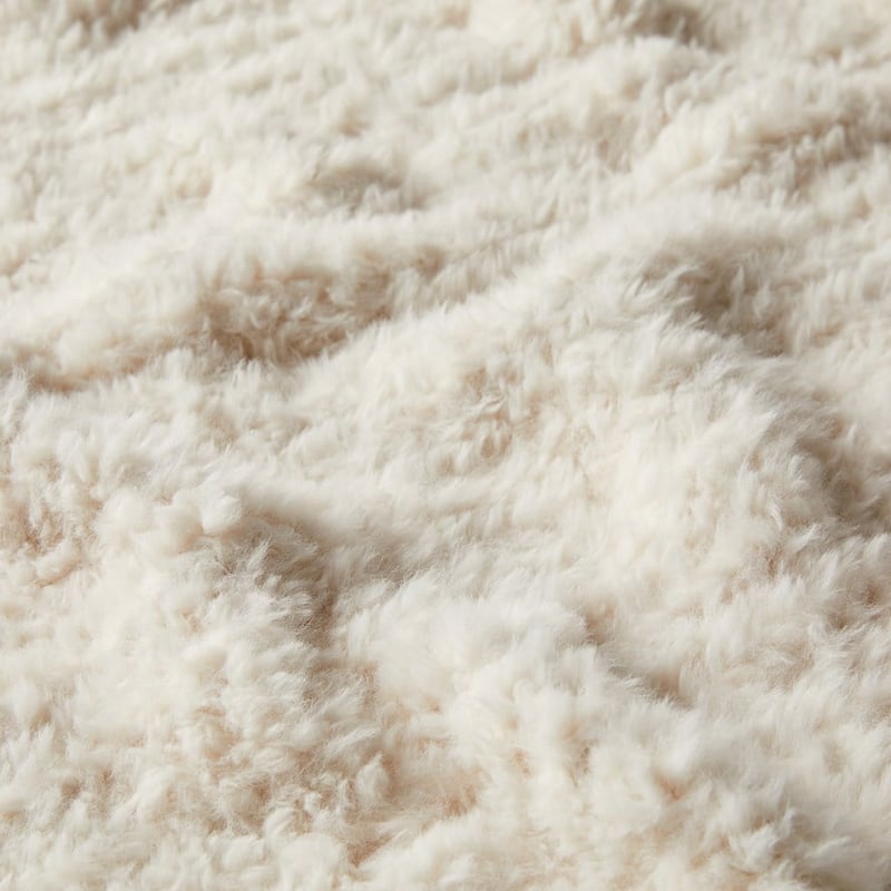 Munich Feather Yarn Winter White Throw