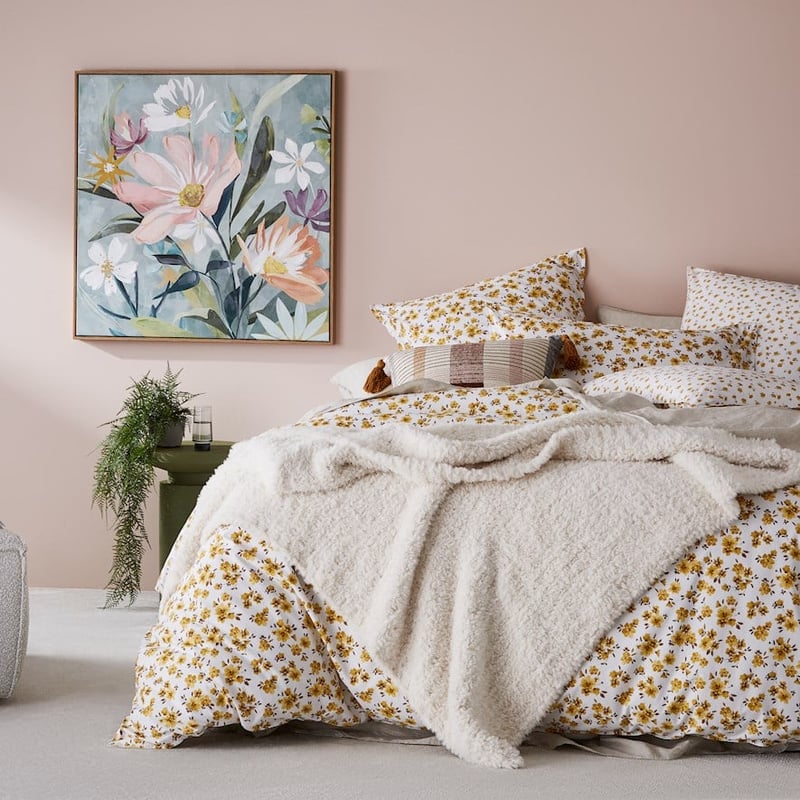 Munich Feather Yarn Winter White Throw