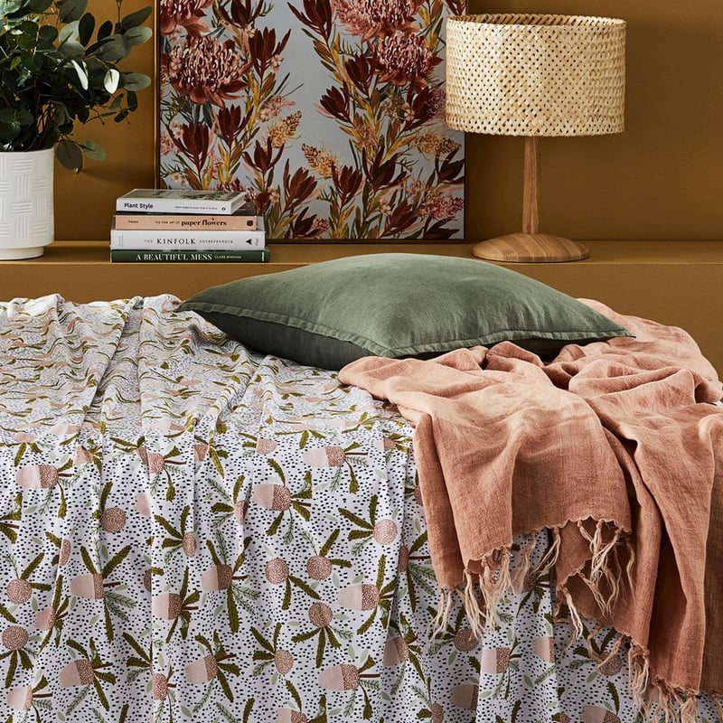 Malmo Linen Earth Throw