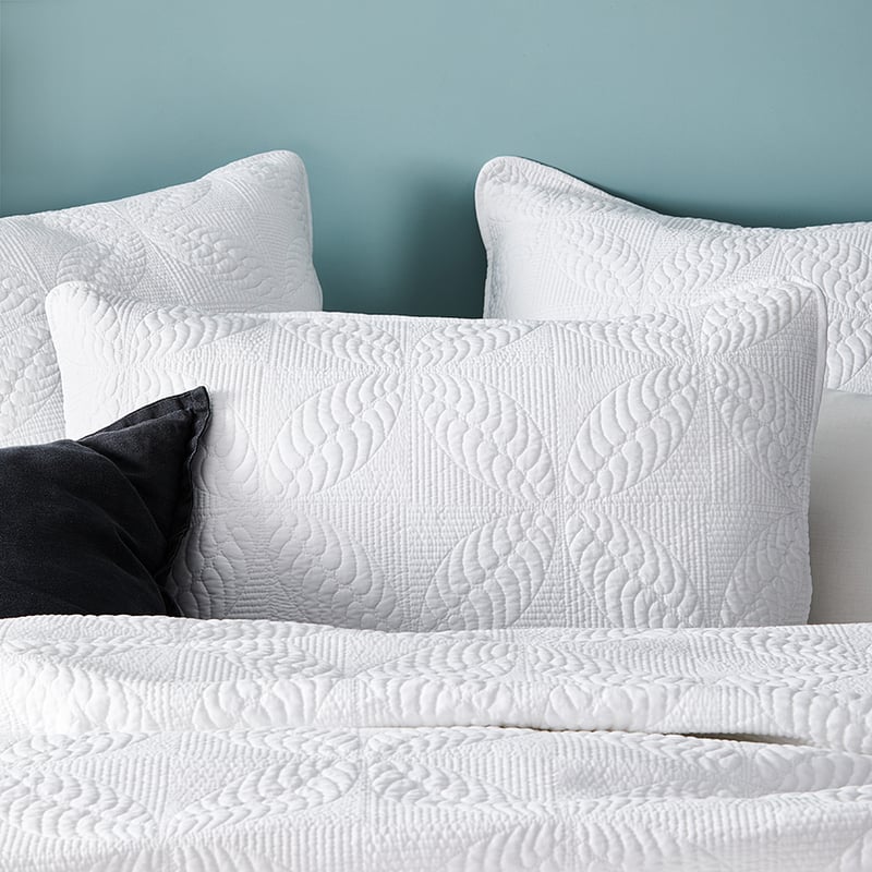 Ava Quilted Snow Quilt Cover