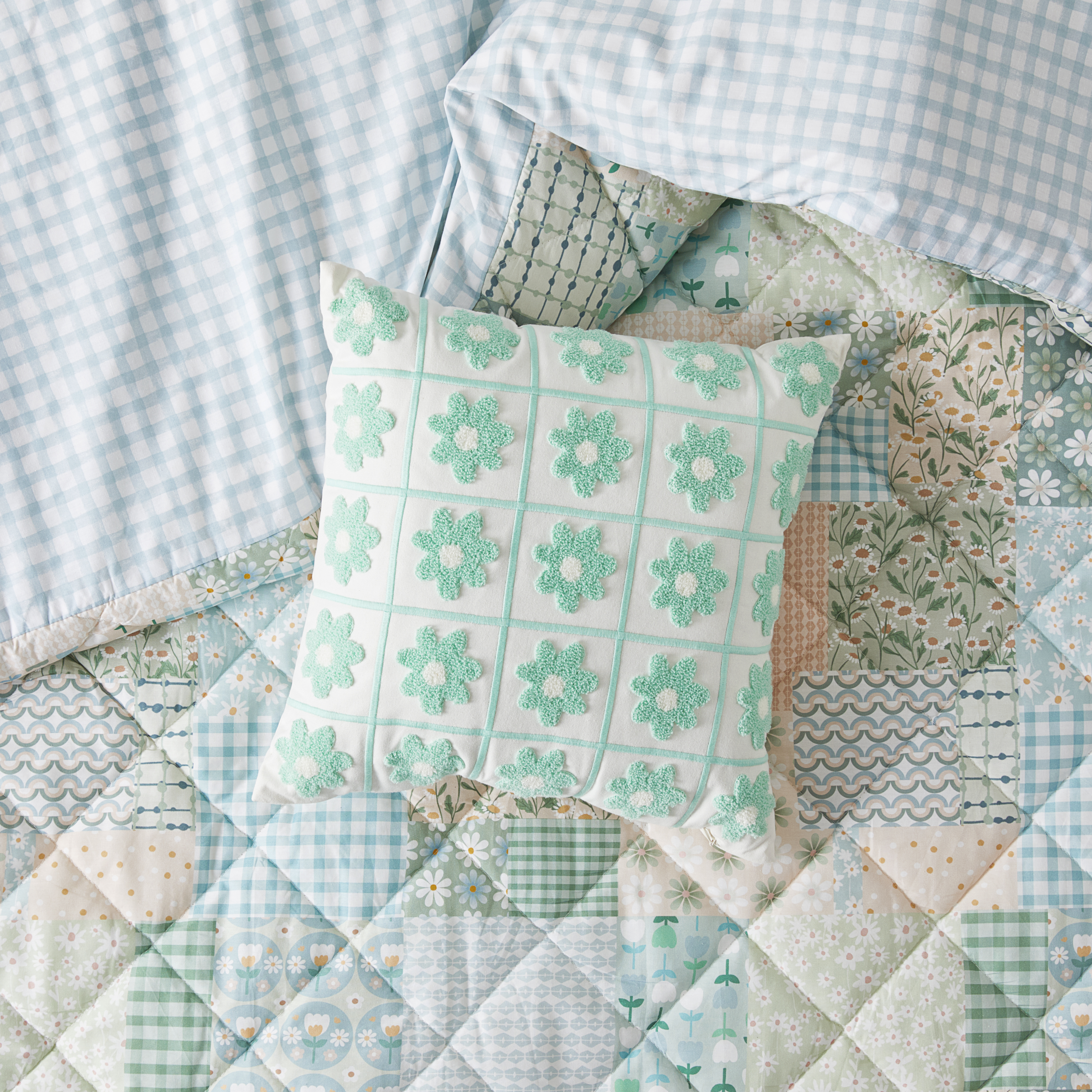 Daisy Grid Classic Cushion Adairs