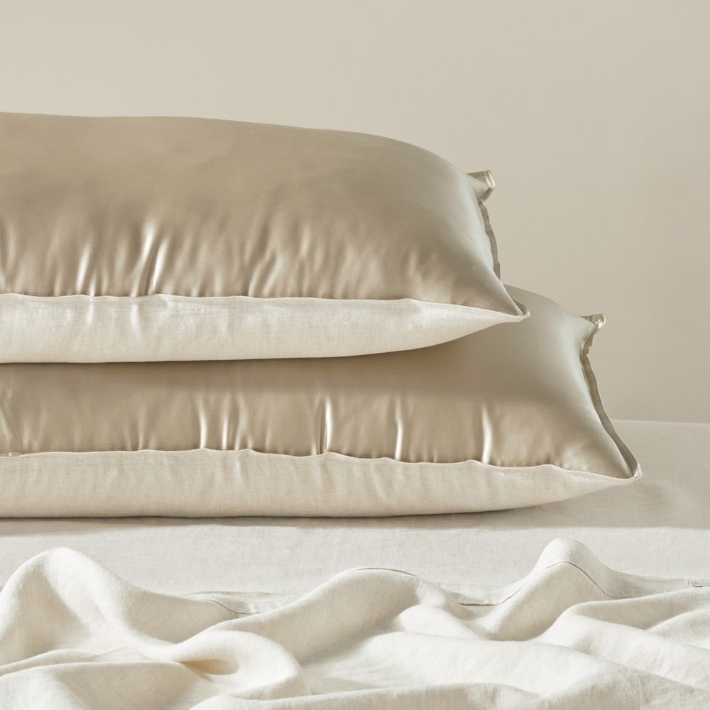 Silk pillowcase 2025 bed bath table