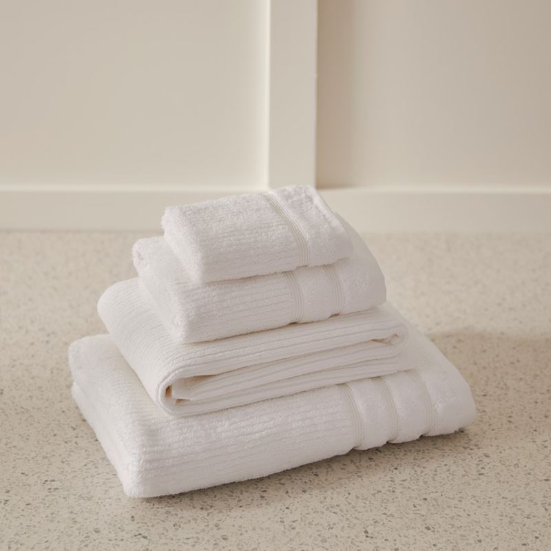 https://www.adairs.co.nz/globalassets/13.-ecommerce/03.-product-images/2023_images/campaignsseasonal/lle-w23-throws/lle-w23-bathroom/33237_white_02.jpg?width=800&mode=crop&heightratio=1&quality=80