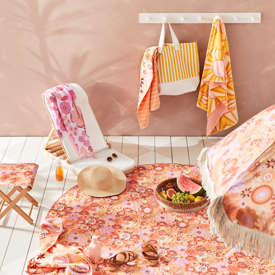 Round Retro Floral Picnic Rug Adairs