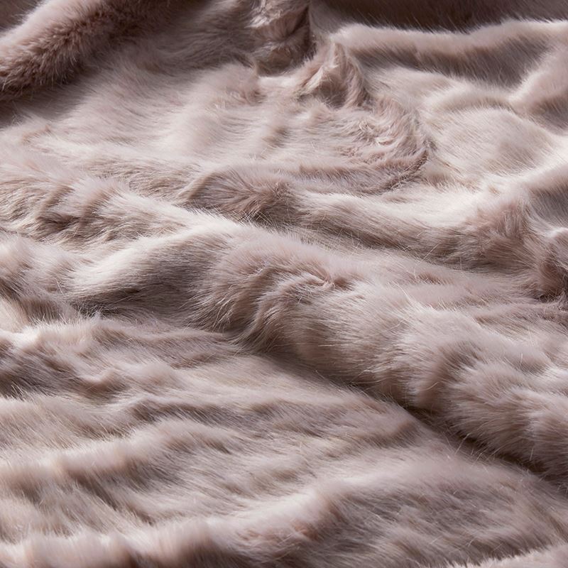 Himalayan Luxury Fur Blanket Dusty Pink