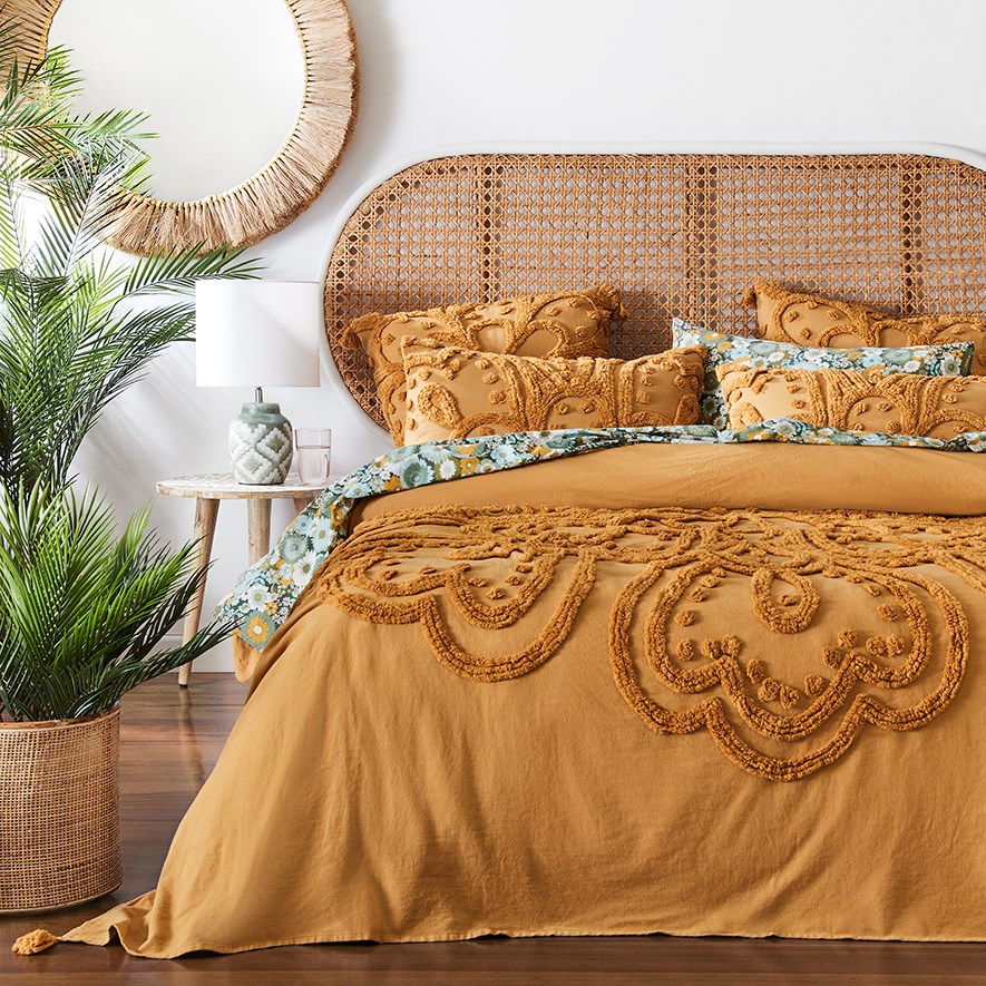 Bedroom clearance quilts coverlets