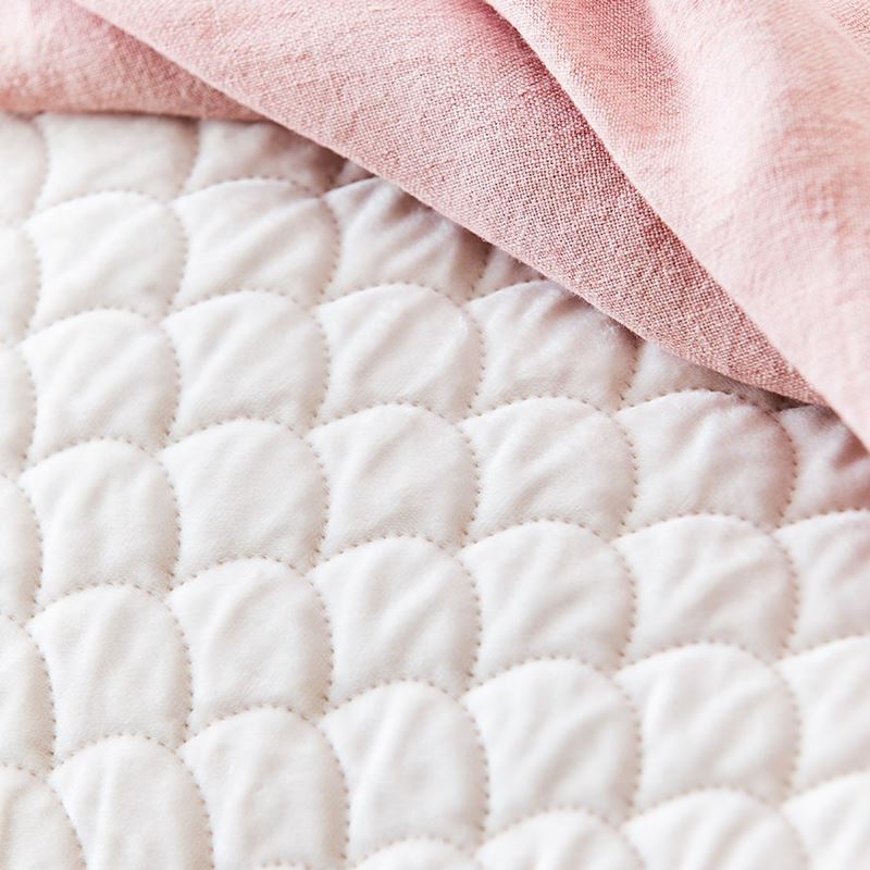 Waves Shell Quilted Velvet Quilt Cover 